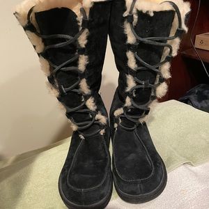 Tall front lace up Ugg’s like new
